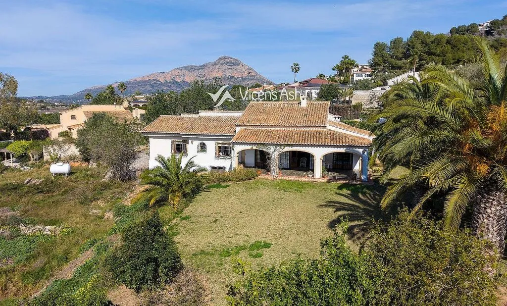Exterior - Villa with Pool and Terrace in Jávea