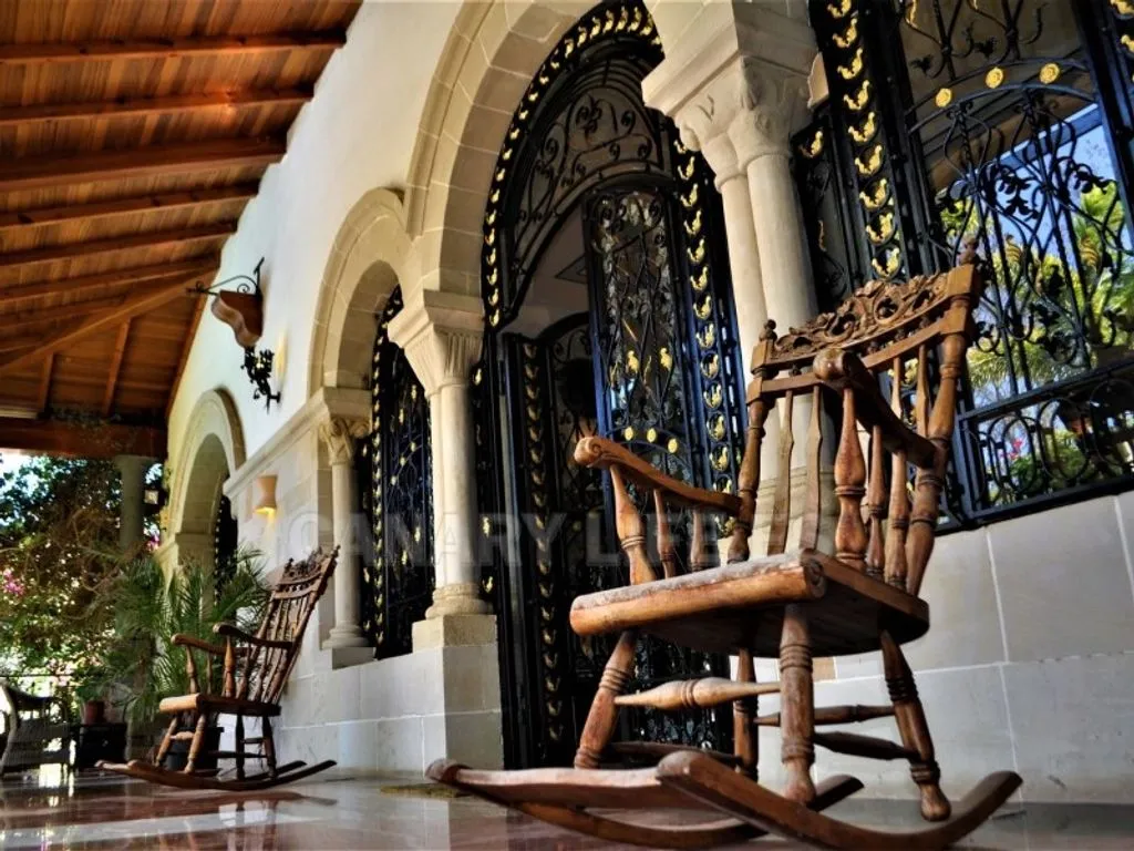 Terrasse - Luxury Villa with Romanesque Features in San Bartolomé