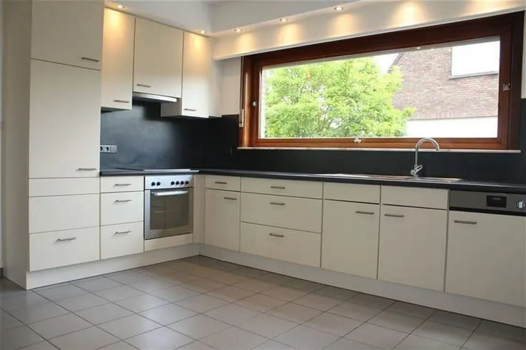 Villa avec Garage et Jardin à Kalfort