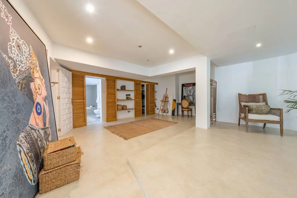 Living Room - Renovated Villa with Pool in Atalaya, Estepona