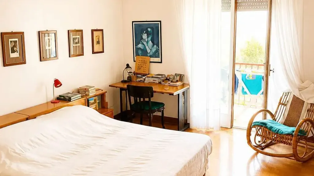 Bedrooms - 4-Bedroom Apartment with Balcony in Marsala