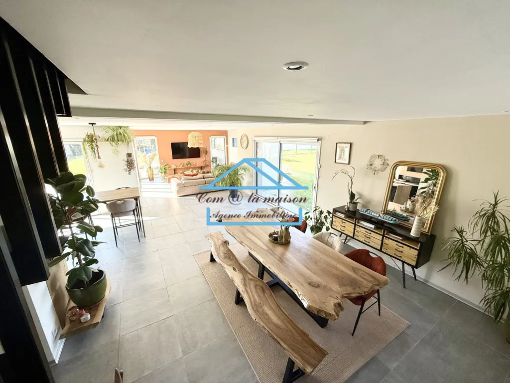 Salle à manger - Propriété Contemporaine avec Jacuzzi à Octeville-sur-Mer