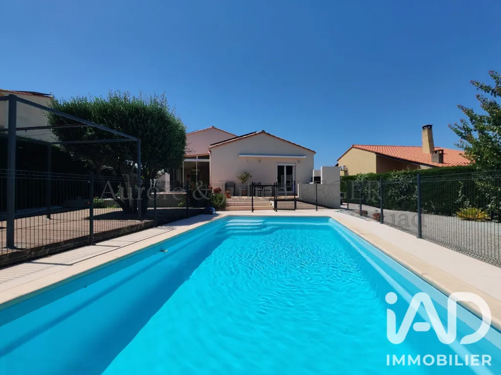 Piscina - Characterful Villa with Pool in Trouillas