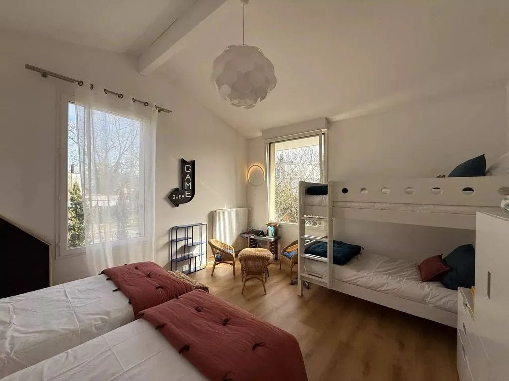 Chambres - Maison de Luxe avec Piscine à Pessac