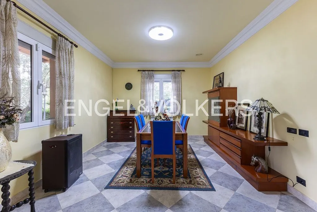 Söögituba - Equestrian Estate with Pool in Enguera
