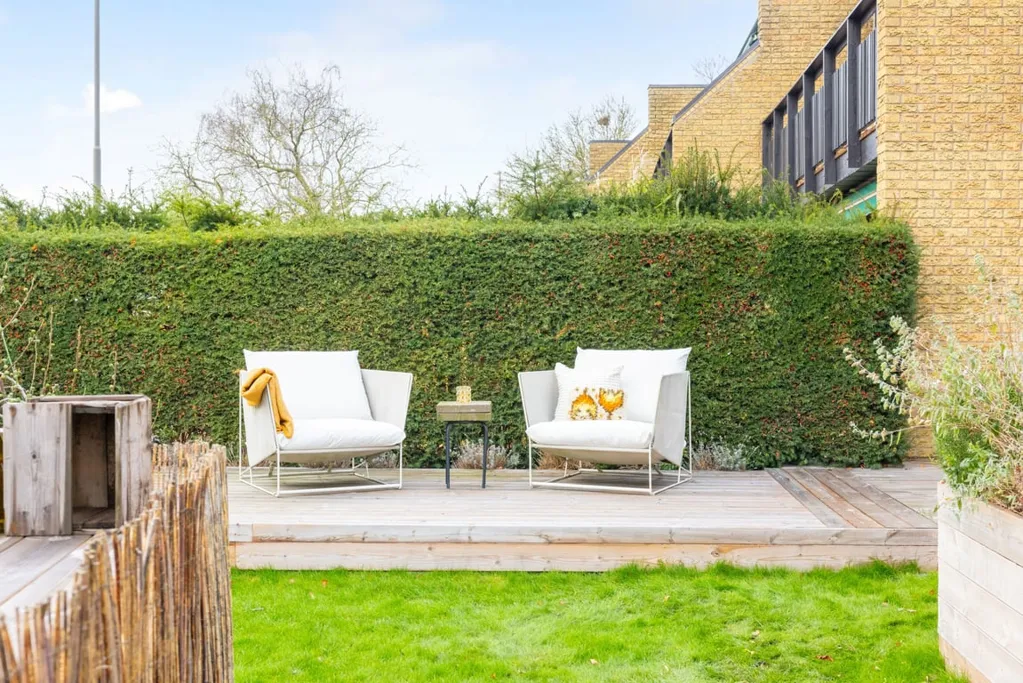 Giardino - Renovated 2-Storey House with Garden in Bellevue
