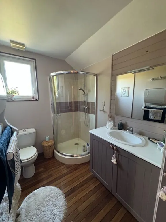 Bathrooms - Charming American-Style House with Spa
