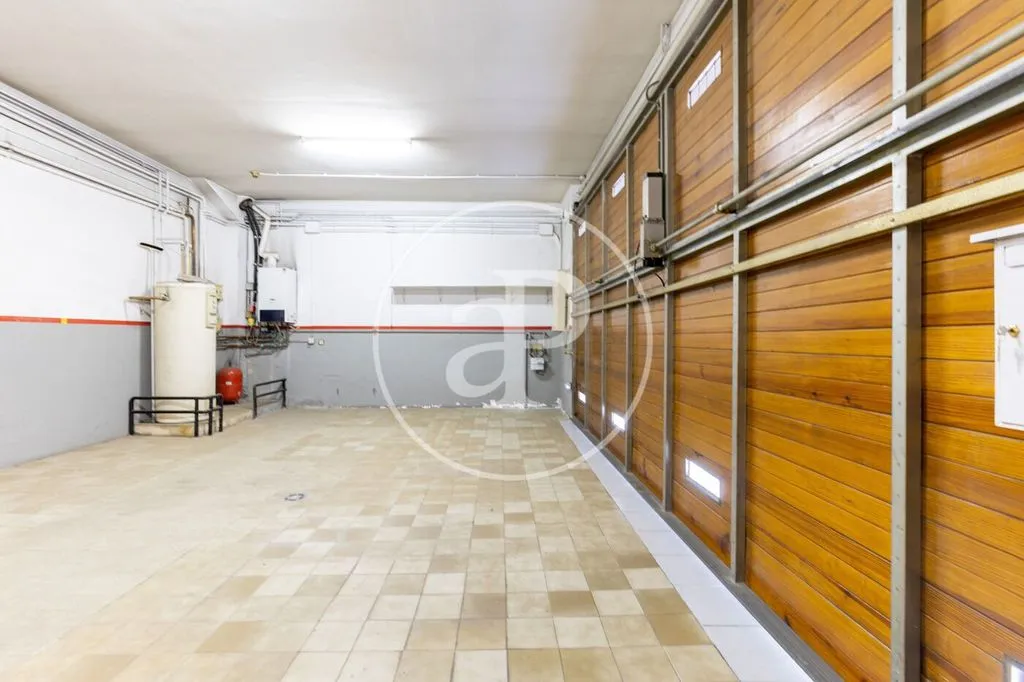 Garage - Luxury Villa with Pool in Sabadell