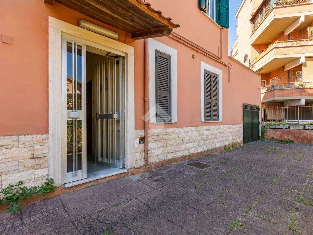 Välivaade - Renovated 2-Bedroom in Pineta Sacchetti, Rome
