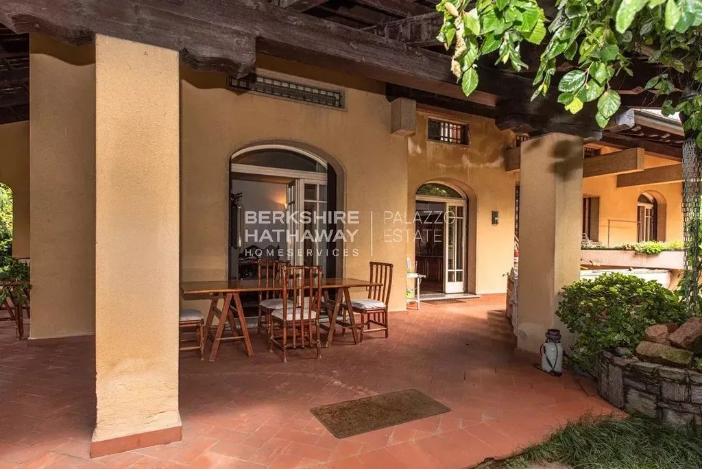 Terrasse - Luxury Villa with Pool in Cassano Magnago
