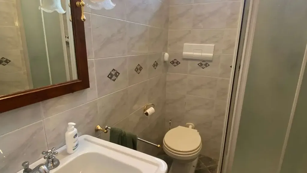 Salles de bain - Rustic Stone Cottage with Garden in San Casciano