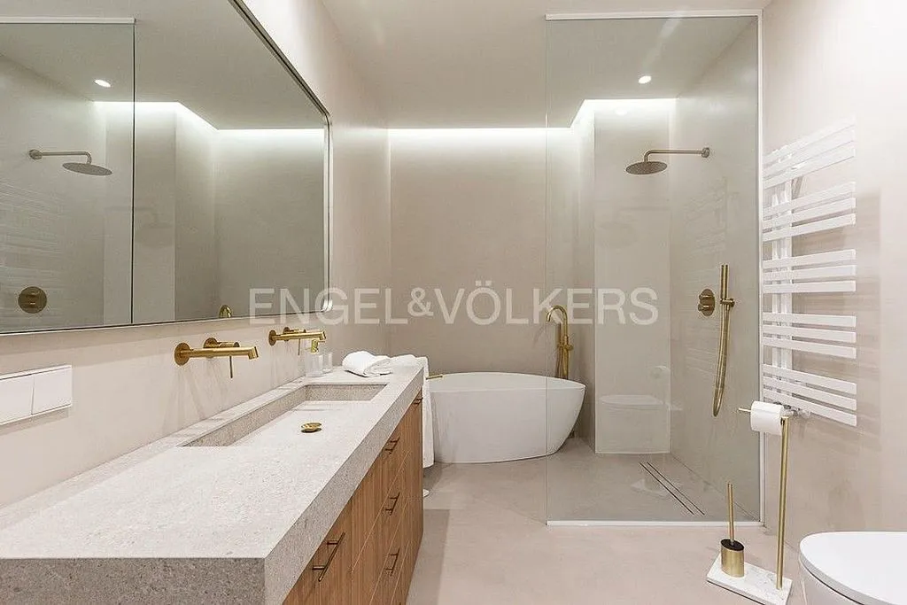 Vannitoad - Renovated Penthouse with Terraza in La Seu
