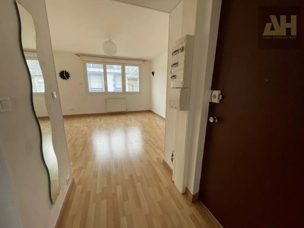 Esik - T2 Flat with Loggia in St Michel/Ponchelet