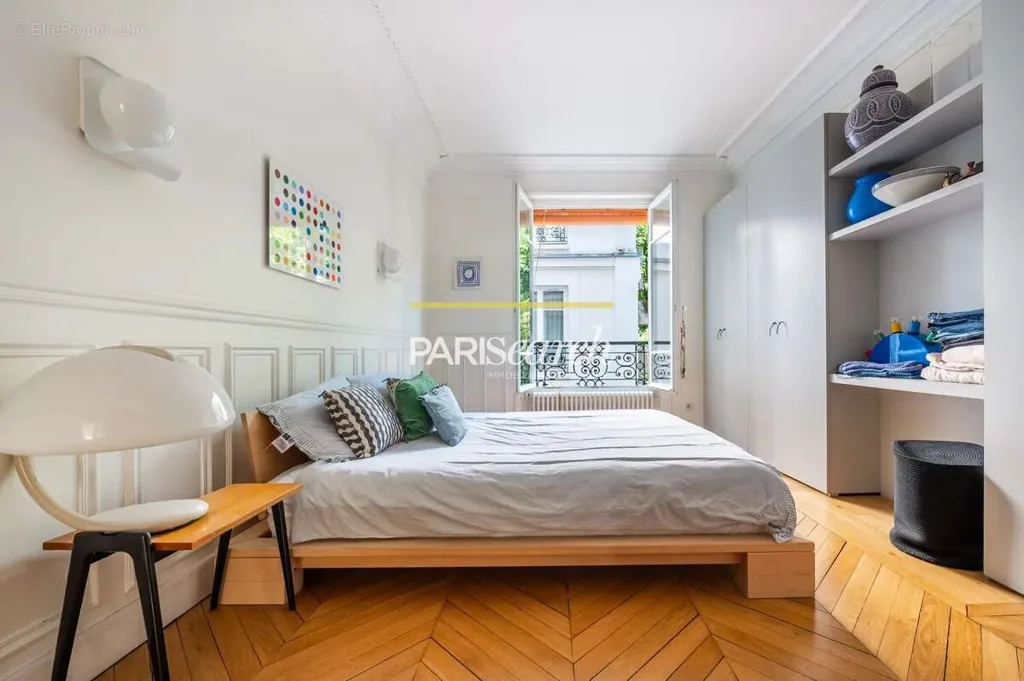Bedrooms - Apartment with Balcony in Historic Marais