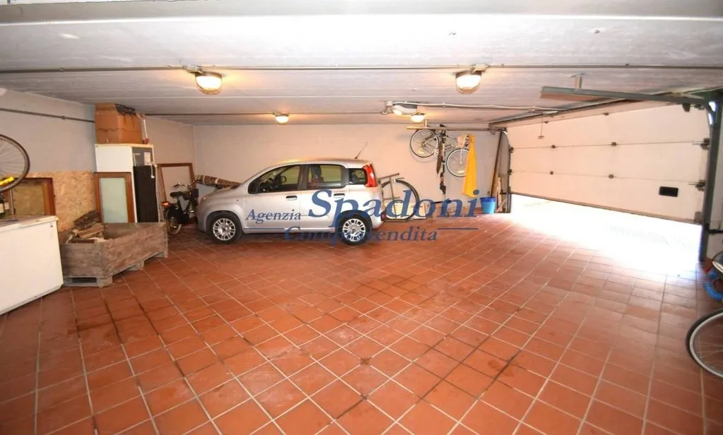 Garage - Luxury Villa with Private Garden in Montecatini Terme