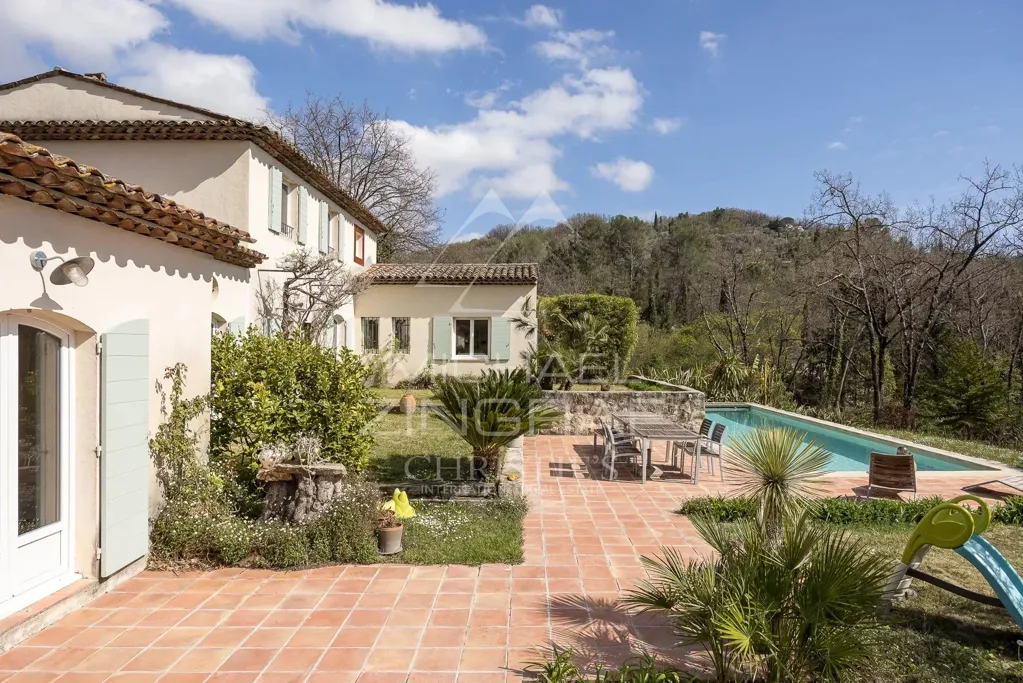 Piscine - Bastide Conçue par Architecte avec Jardins Paysagés