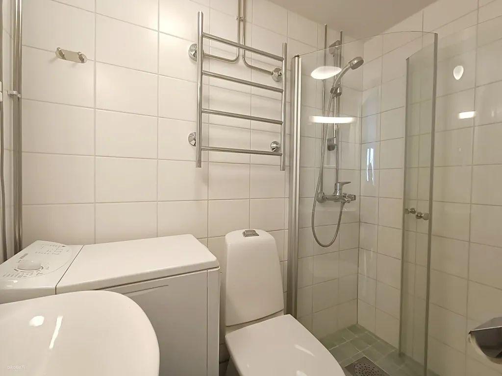 Salles de bain - Bright Studio with Balcony in Armonkallio, Tampere