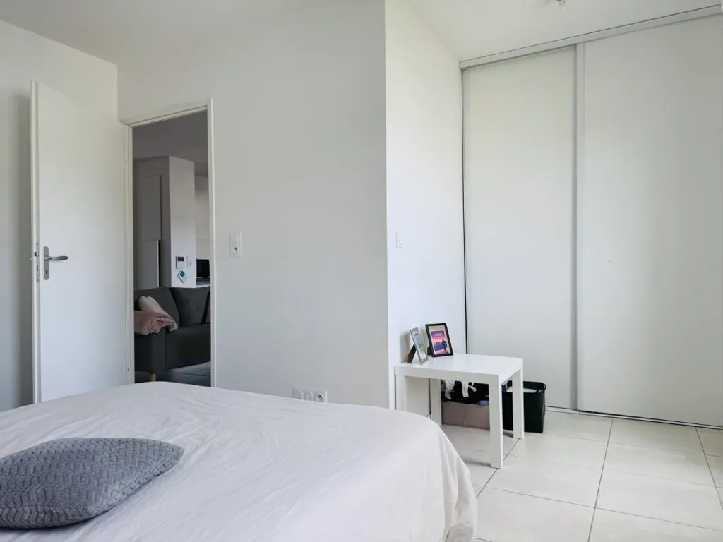 Chambres - Appartement Récemment Construit avec Terrasse à Lormont