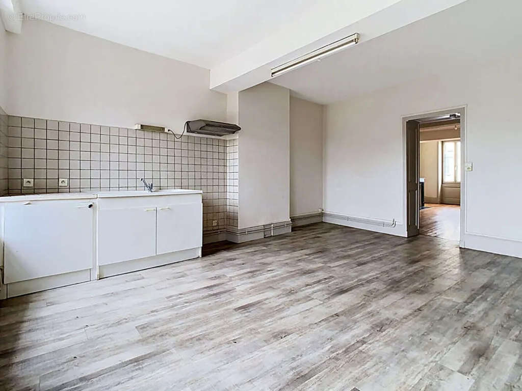 Cuisine - Maison de Ville avec Deux Appartements à Pont-de-Vaux