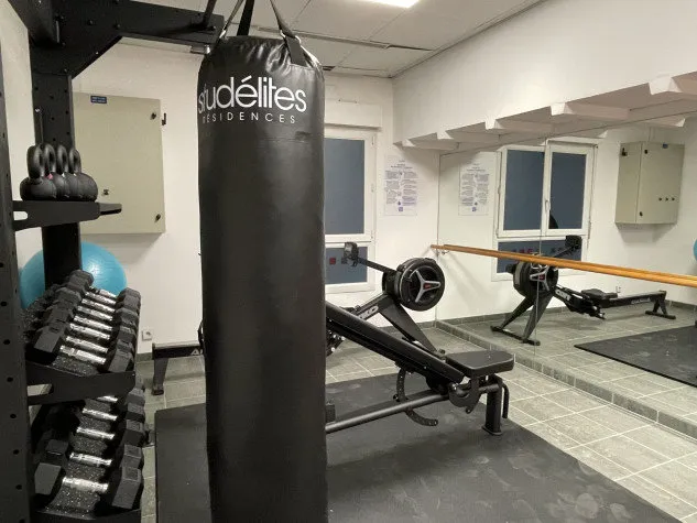 Pièces - Studio avec Accès Facile aux Transports à Paris