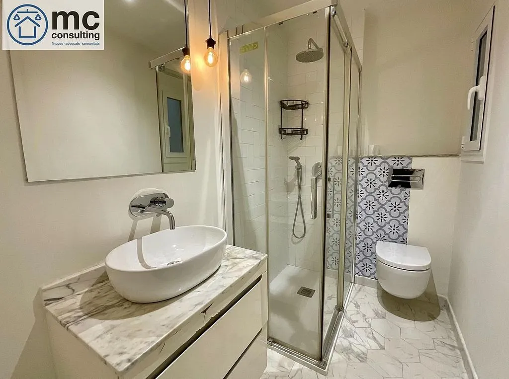 Salles de bain - Modern Flat with Balcony in El Raval, Barcelona