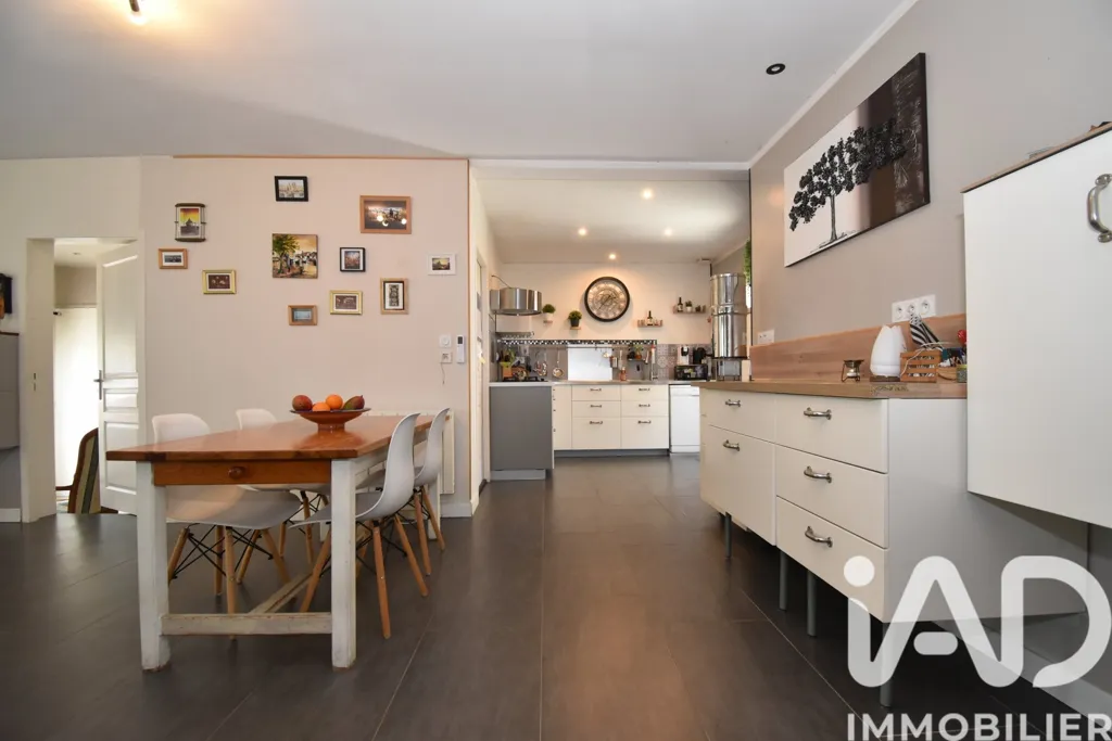 Cuisine - Maison 5 Pièces avec Terrasses à Proximité