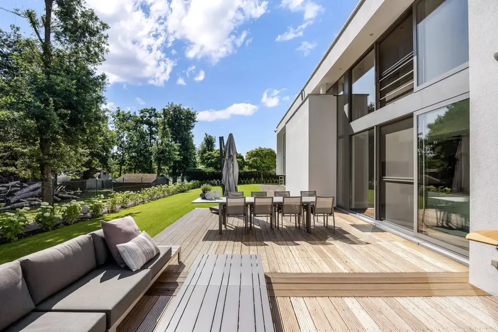 Terrasse - Villa Luxueuse avec Piscine Intérieure à Lanaken