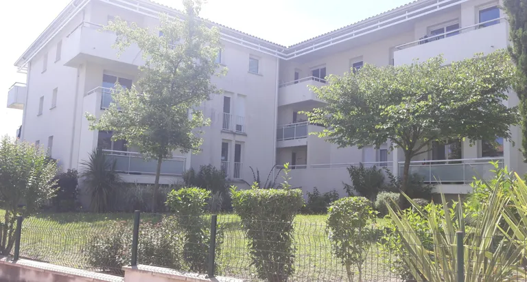 Apartment with Garden View in Le Haillan