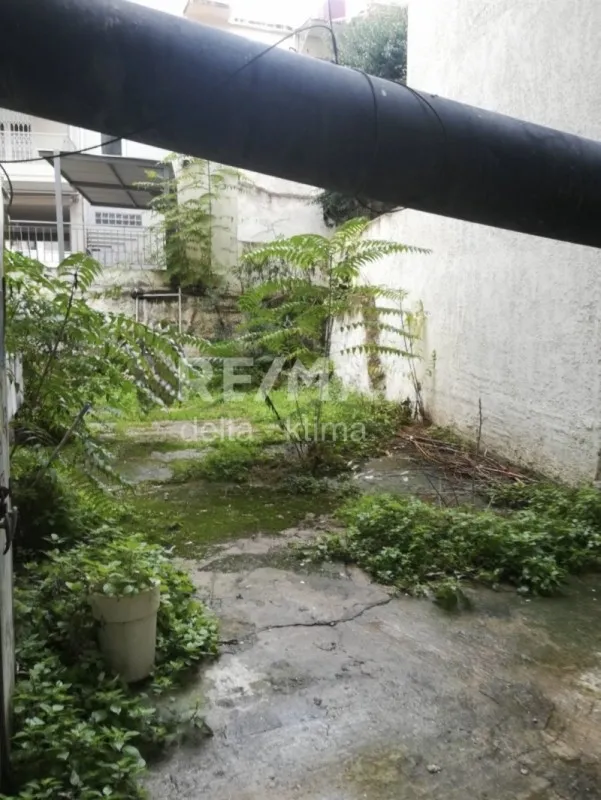 Jardin - Semi-Basement Flat with Garden in Larissa
