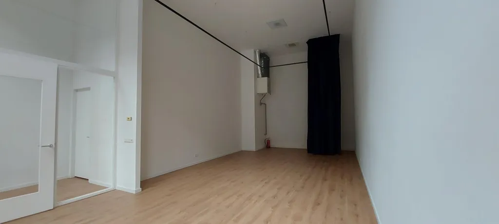 Pièces - Modern Apartment with Balcony near Breda Centraal