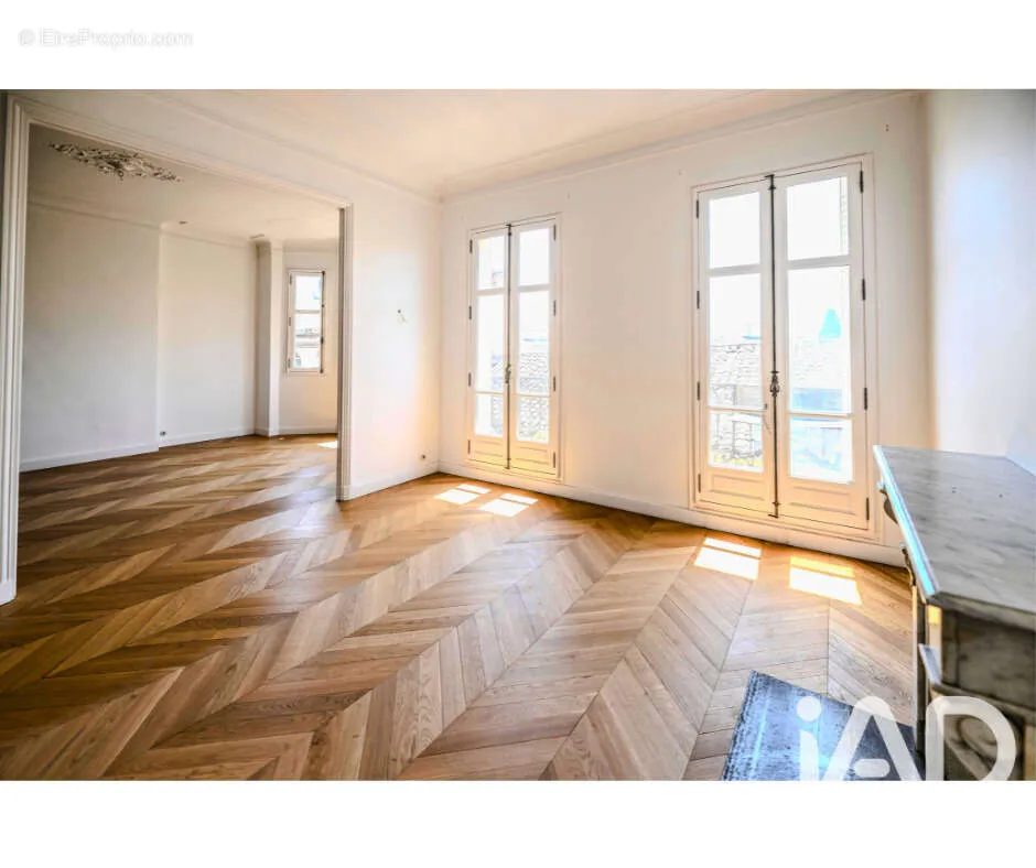 Stanze - Characterful Apartment with Balcony in Avignon