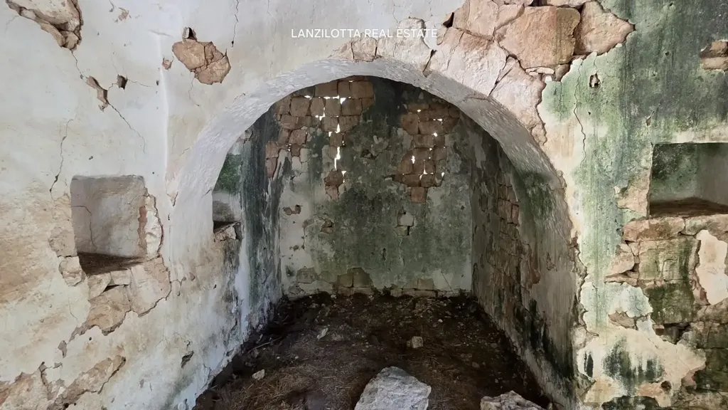 Pièces - Trullo Complex for Renovation in Cisternino