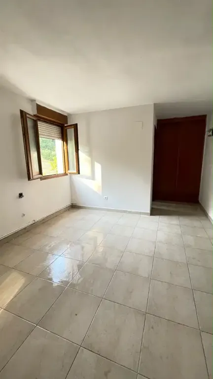 Private Room with Private Bathroom in Artziniega