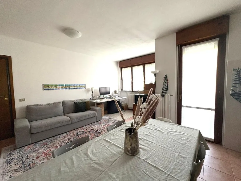 Soggiorno - Appartamento con balcone in zona tranquilla a Gallarate