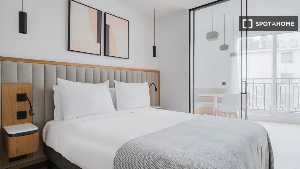 Chambres - Appartement 1 Pièce dans le Triangle d'Or, Paris