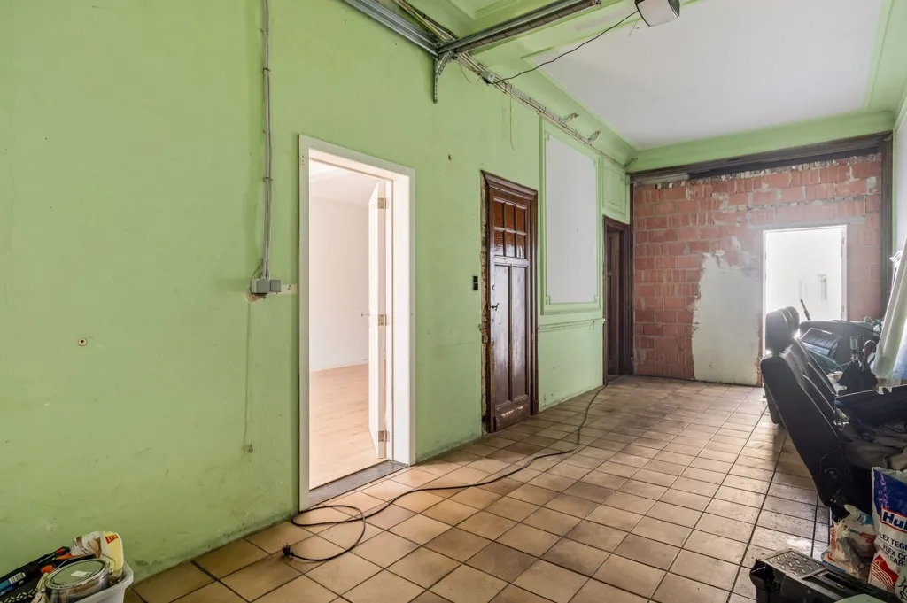 Garage - Maison Familiale avec Jardin à Deurne