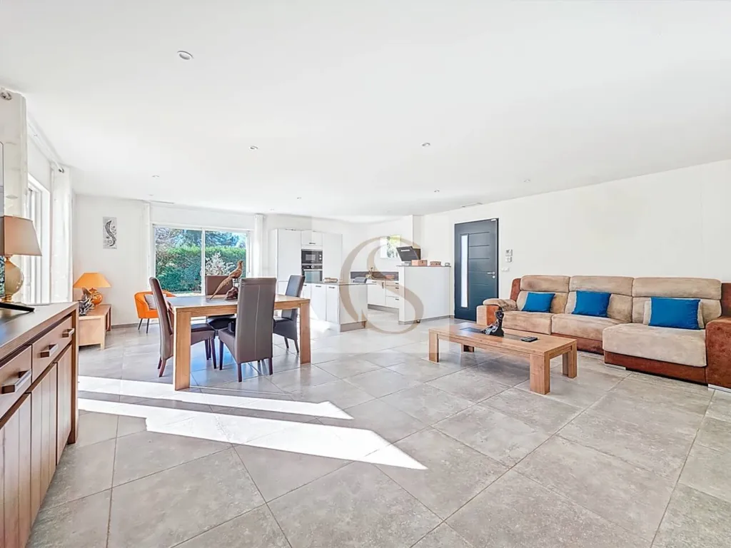 Séjour - Maison Récemment Construite avec Jardin à Cotignac