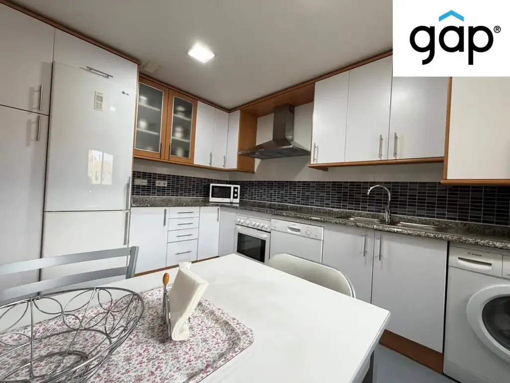 Köök - Spacious Student Flat with Gym in Calle de las Encinas