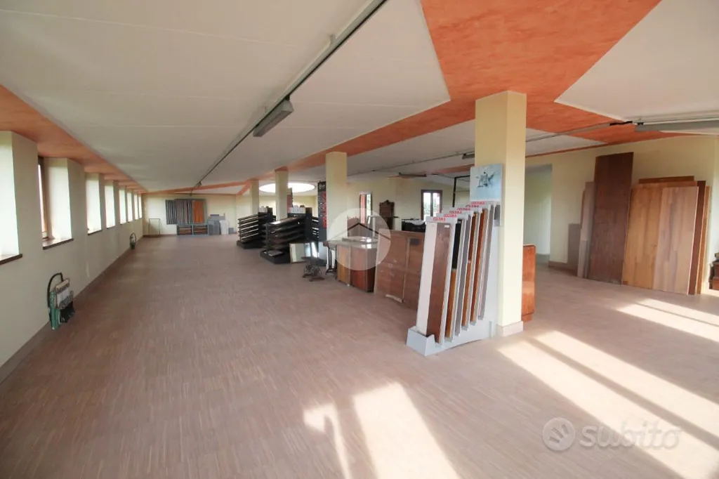 Rooms - Warehouse with Two Levels in Fontanella