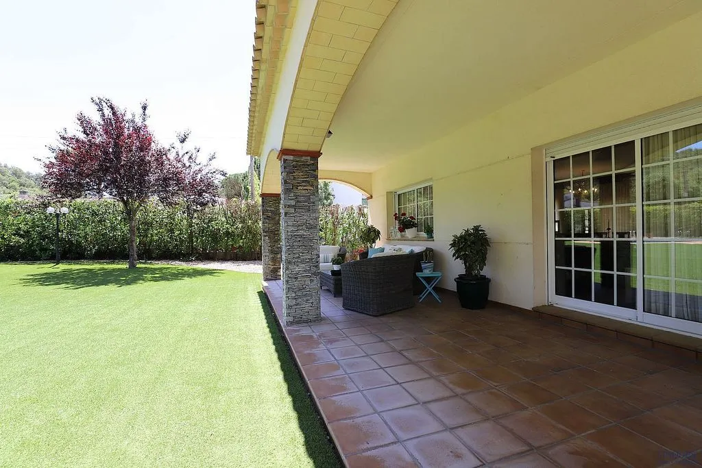 Terrasse - Villa with Pool and Buildable Plot in Caldes de Malavella
