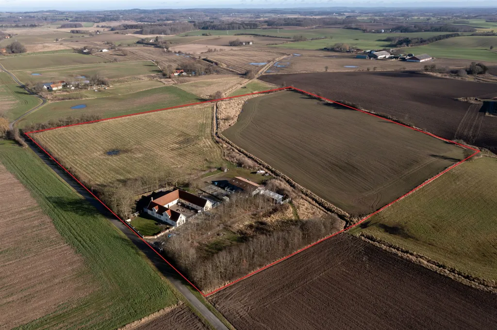 Õhuvaade - Mixed-Use Property with Kennel in Ruds Vedby