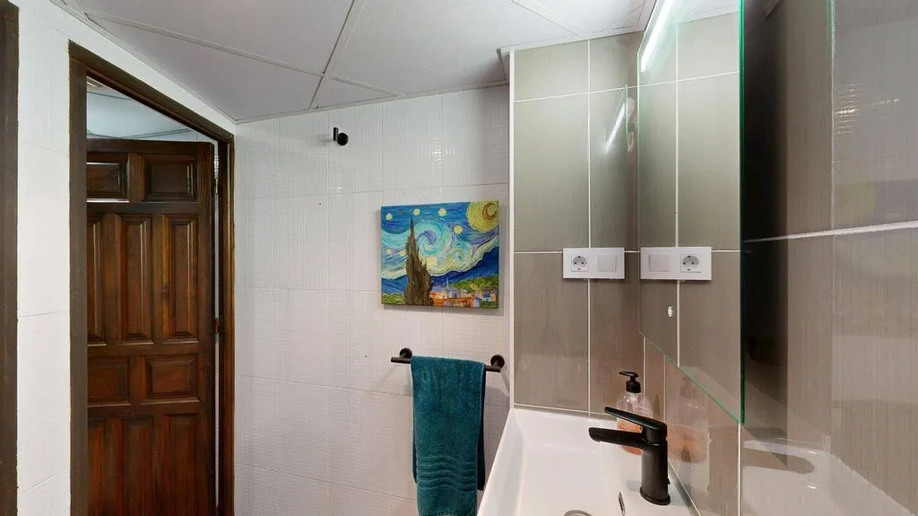 Salles de bain - Modern Loft with High Ceilings in Murcia