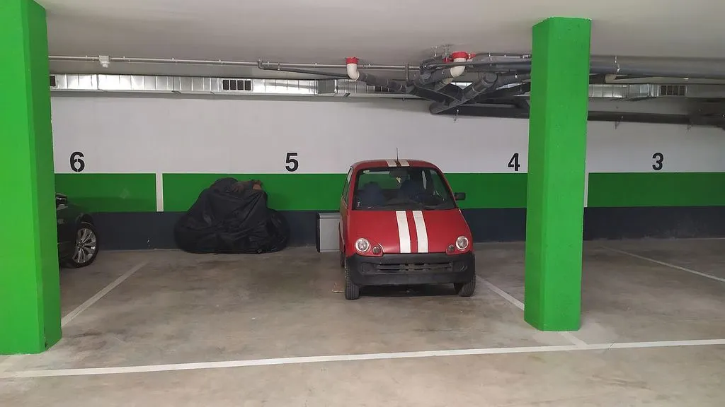 Garage - Apartment with Pool in Plaza de la Vinya