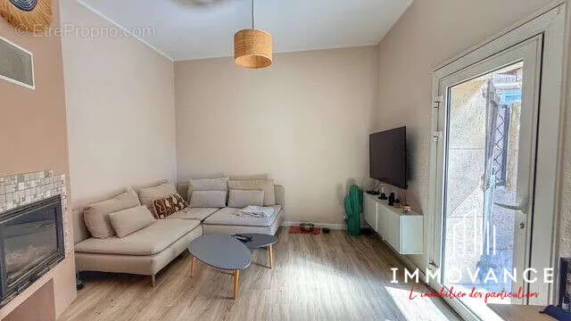 Séjour - Maison de ville avec cour au cœur du Crès