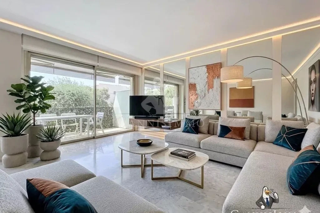 Elutuba - 3-Bed Apartment with Pool in Cannes