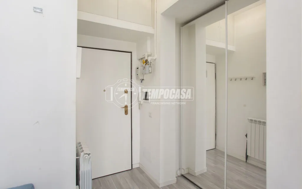 Entrée - Rustic-Style Flat with Balcony in Milan
