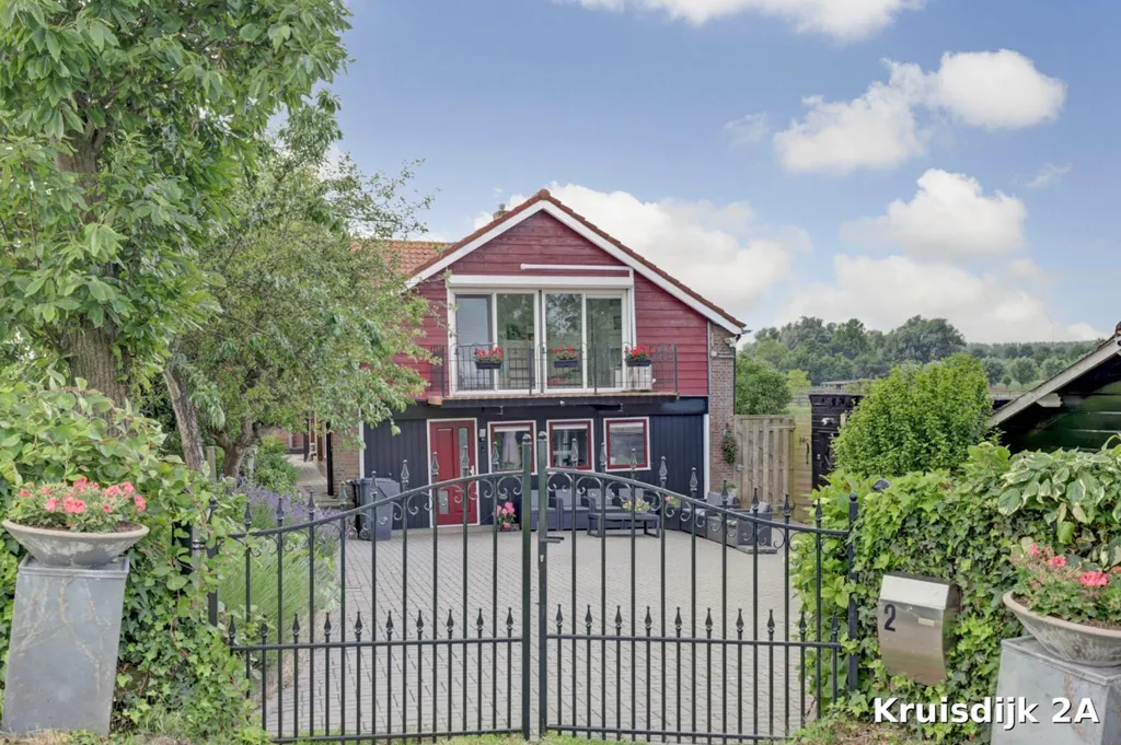 Exterior - Semi-Detached House with Polder View in Strijen