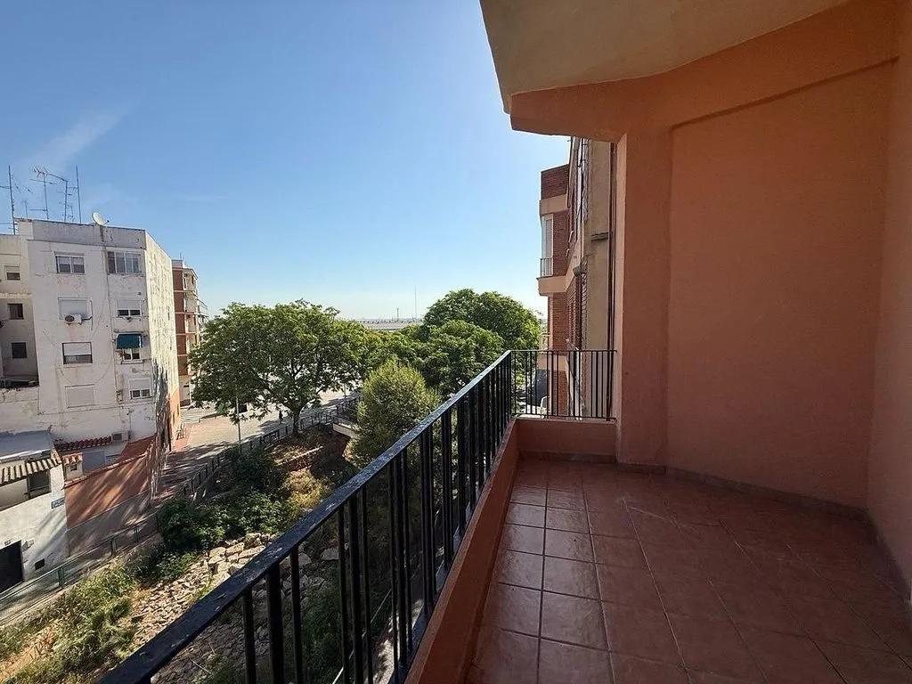 Rõdu - Apartment with Balcony in Casco Antiguo, Valencia