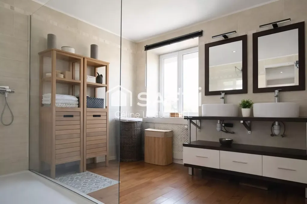 Salles de bain - Maison en Pierre Rénovée avec Terrasse à Goussainville