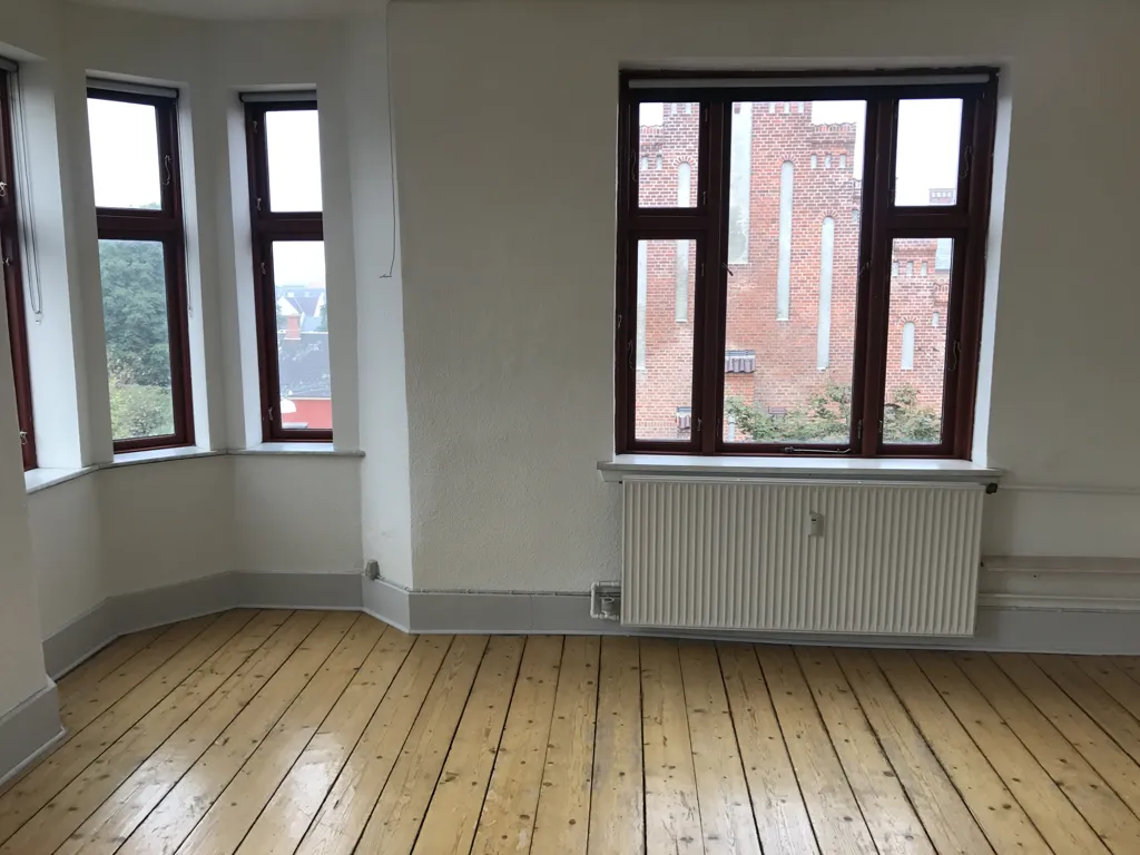 Pièces - Light-Filled Flat with Park View in Esbjerg